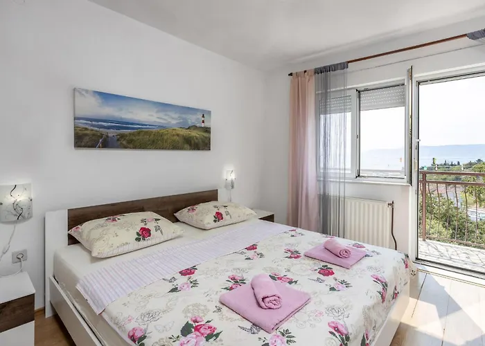 Awesome In Apartamento Novi Vinodolski