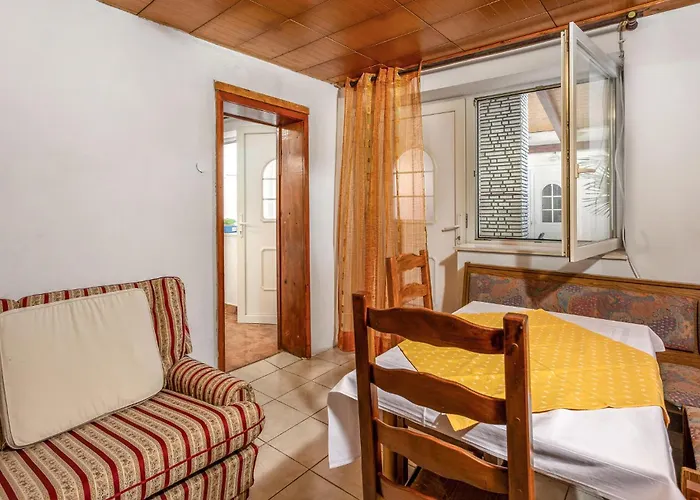 Apartamento Awesome In Novi Vinodolski