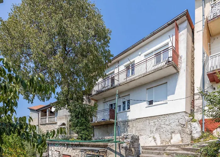 Awesome In アパート *